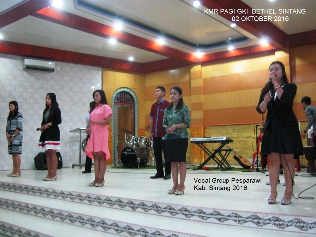 Vocal Grup PESPARAWI Kab. Sintang 2016 sedang menyampaikan Pujian untuk Tuhan di GKII BETHEL SINTANG pada Kebaktian Minggu Raya (KMR) Pagi, 02 Oktober 2016